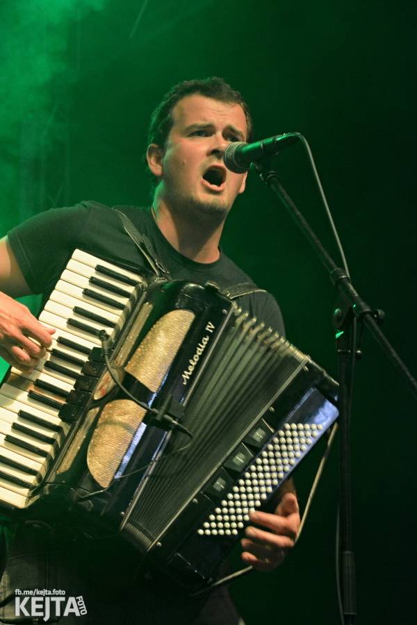 První den Mighty Sounds: V Táboře to rozbalili Zebrahead, Fast Food Orchestra nebo Queens Of Everything