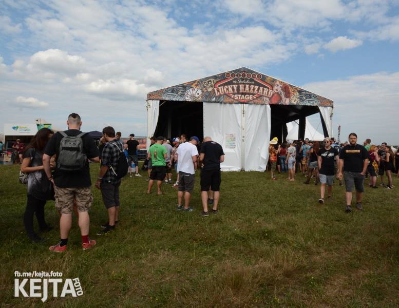 První den Mighty Sounds: V Táboře to rozbalili Zebrahead, Fast Food Orchestra nebo Queens Of Everything