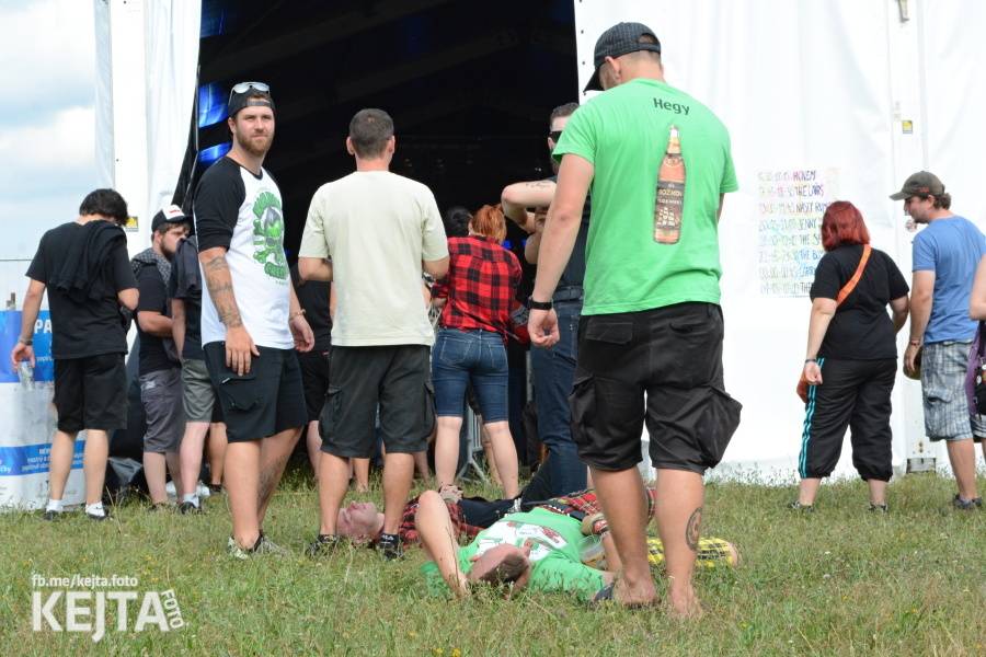 První den Mighty Sounds: V Táboře to rozbalili Zebrahead, Fast Food Orchestra nebo Queens Of Everything