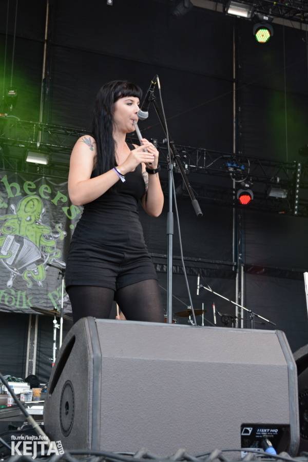 První den Mighty Sounds: V Táboře to rozbalili Zebrahead, Fast Food Orchestra nebo Queens Of Everything