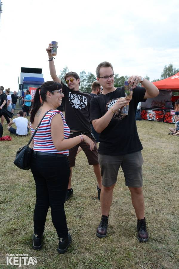 První den Mighty Sounds: V Táboře to rozbalili Zebrahead, Fast Food Orchestra nebo Queens Of Everything