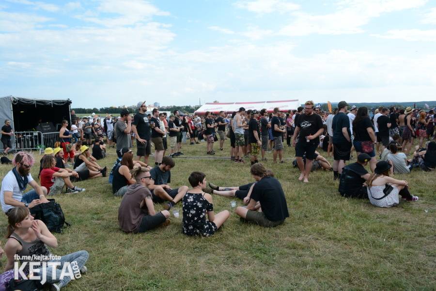 První den Mighty Sounds: V Táboře to rozbalili Zebrahead, Fast Food Orchestra nebo Queens Of Everything