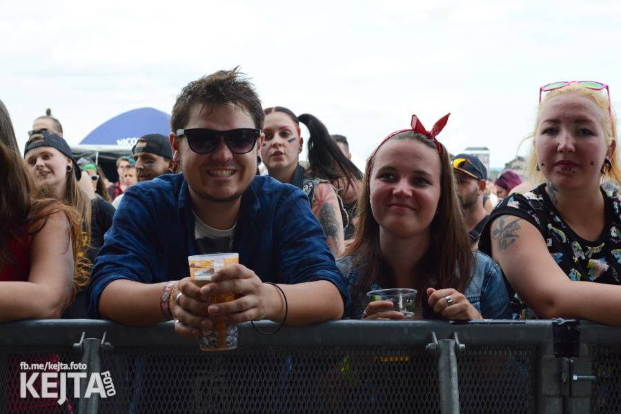 První den Mighty Sounds: V Táboře to rozbalili Zebrahead, Fast Food Orchestra nebo Queens Of Everything