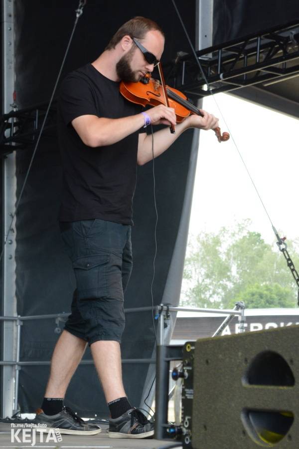 První den Mighty Sounds: V Táboře to rozbalili Zebrahead, Fast Food Orchestra nebo Queens Of Everything