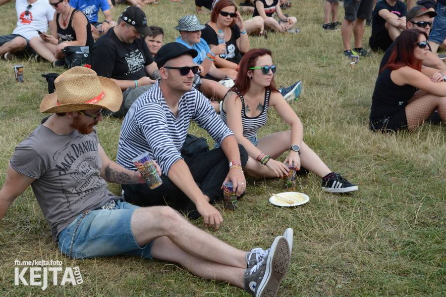 První den Mighty Sounds: V Táboře to rozbalili Zebrahead, Fast Food Orchestra nebo Queens Of Everything