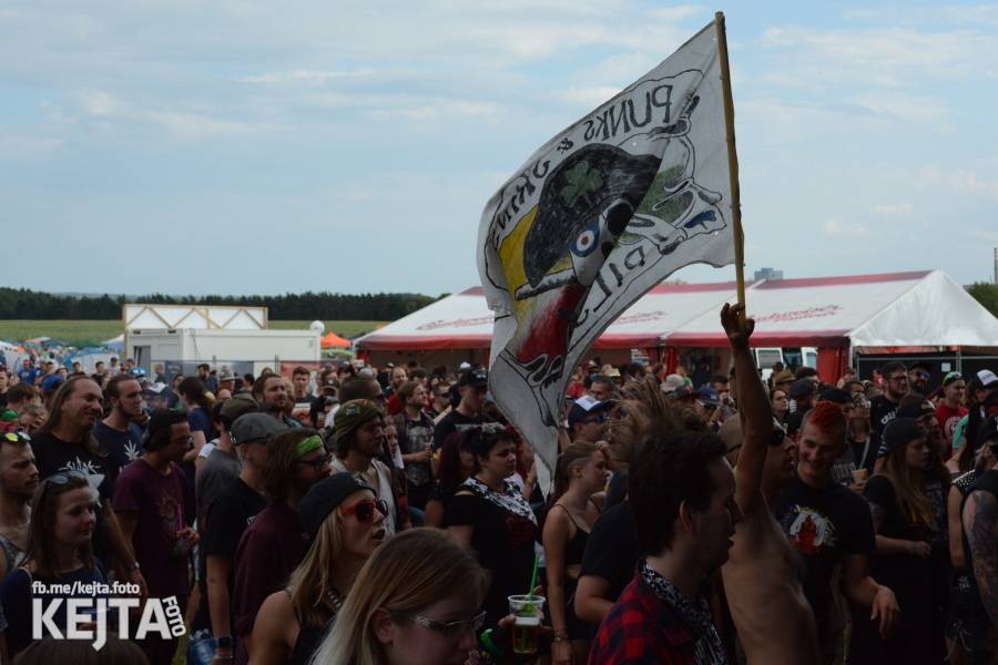 První den Mighty Sounds: V Táboře to rozbalili Zebrahead, Fast Food Orchestra nebo Queens Of Everything