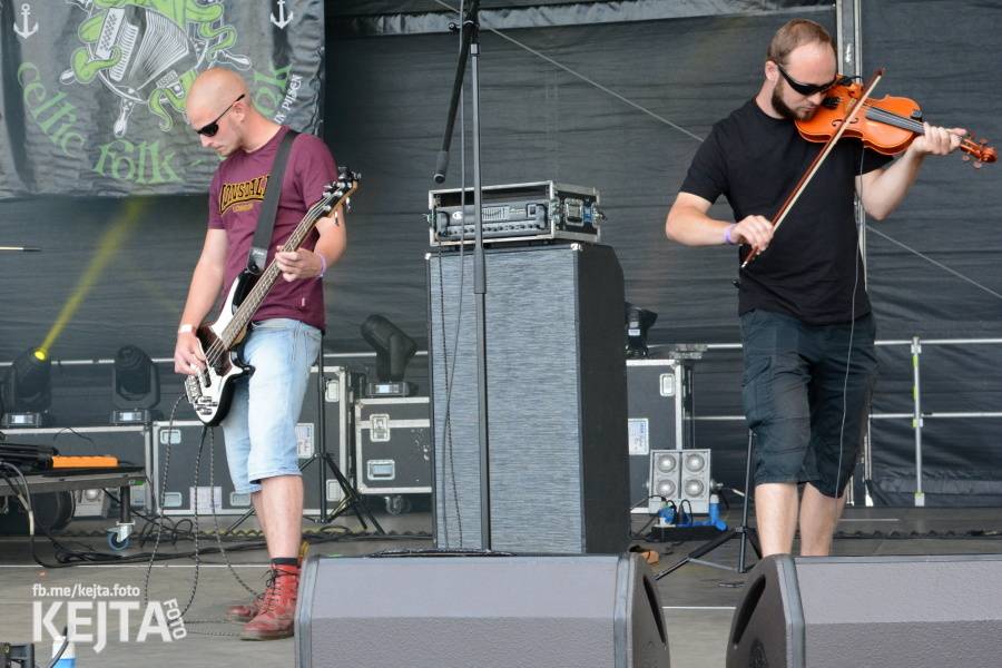 První den Mighty Sounds: V Táboře to rozbalili Zebrahead, Fast Food Orchestra nebo Queens Of Everything