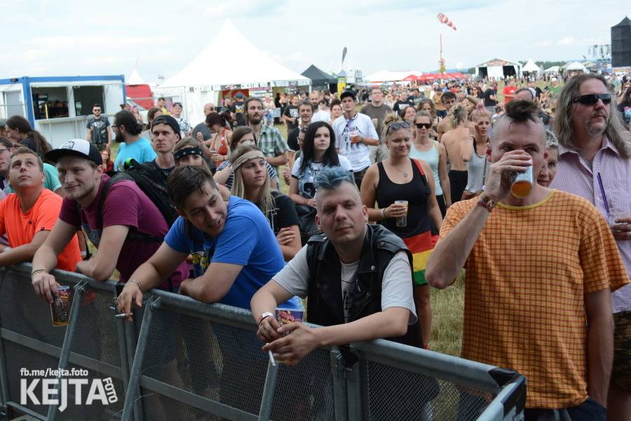 První den Mighty Sounds: V Táboře to rozbalili Zebrahead, Fast Food Orchestra nebo Queens Of Everything