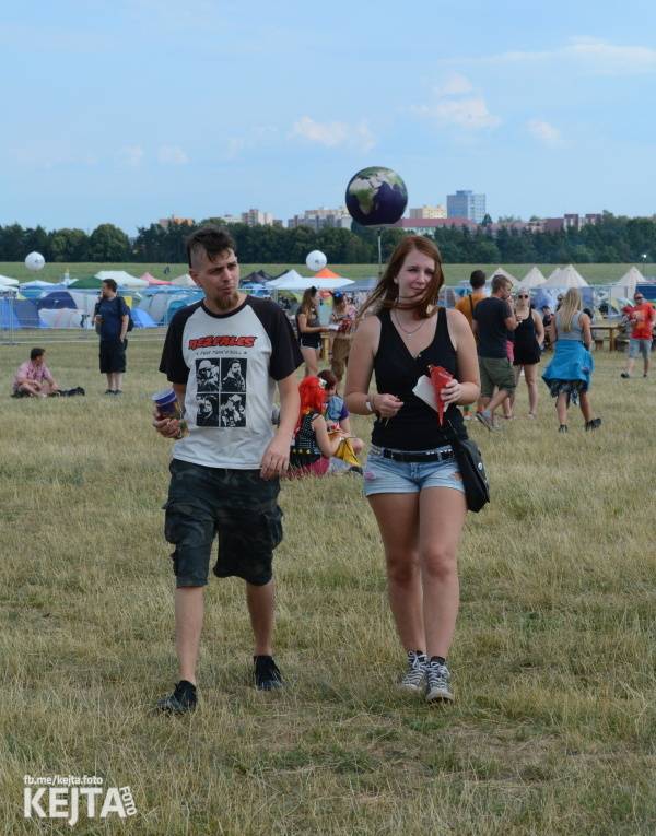 První den Mighty Sounds: V Táboře to rozbalili Zebrahead, Fast Food Orchestra nebo Queens Of Everything