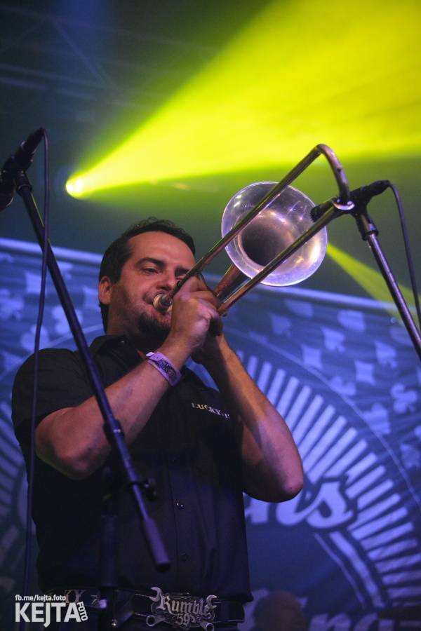 První den Mighty Sounds: V Táboře to rozbalili Zebrahead, Fast Food Orchestra nebo Queens Of Everything