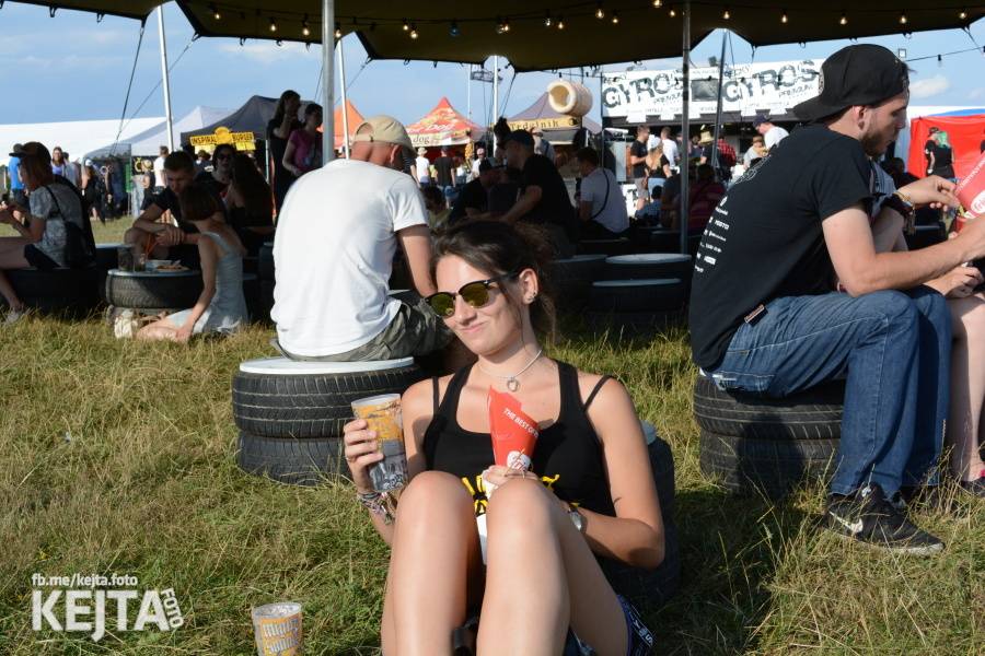 První den Mighty Sounds: V Táboře to rozbalili Zebrahead, Fast Food Orchestra nebo Queens Of Everything