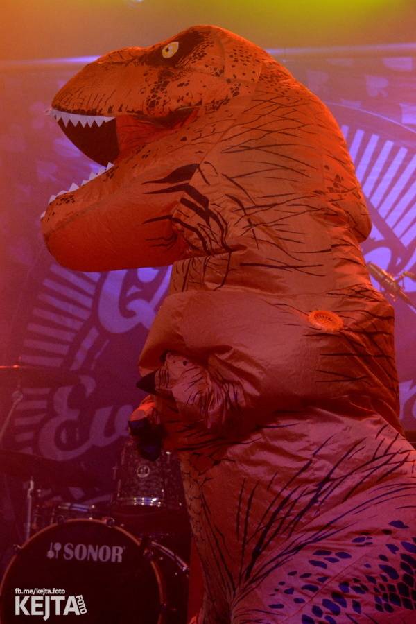 První den Mighty Sounds: V Táboře to rozbalili Zebrahead, Fast Food Orchestra nebo Queens Of Everything