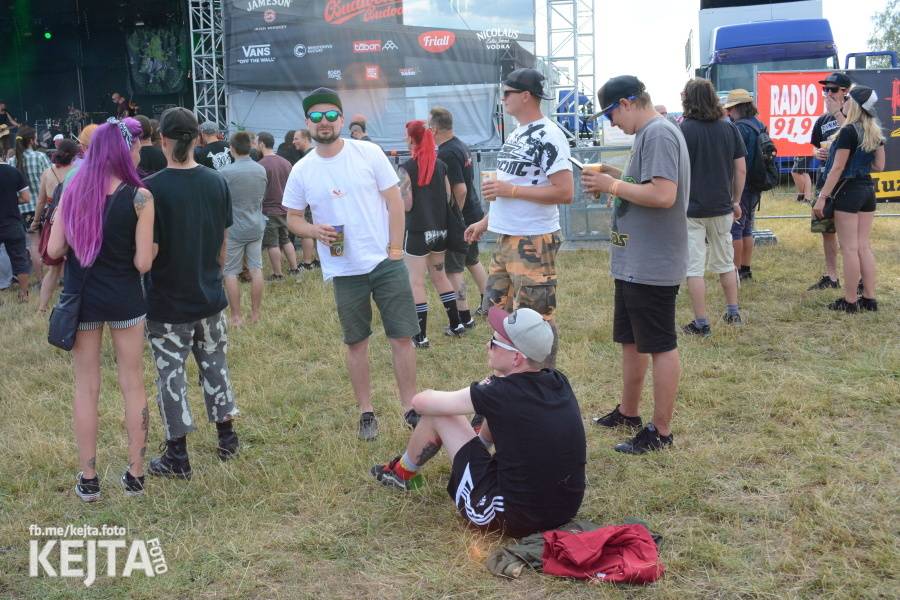 První den Mighty Sounds: V Táboře to rozbalili Zebrahead, Fast Food Orchestra nebo Queens Of Everything