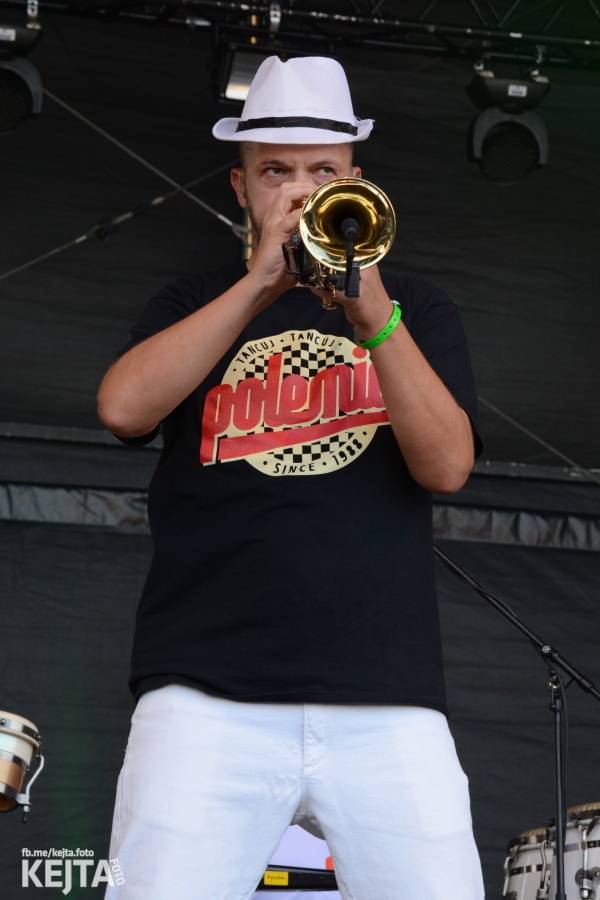 První den Mighty Sounds: V Táboře to rozbalili Zebrahead, Fast Food Orchestra nebo Queens Of Everything