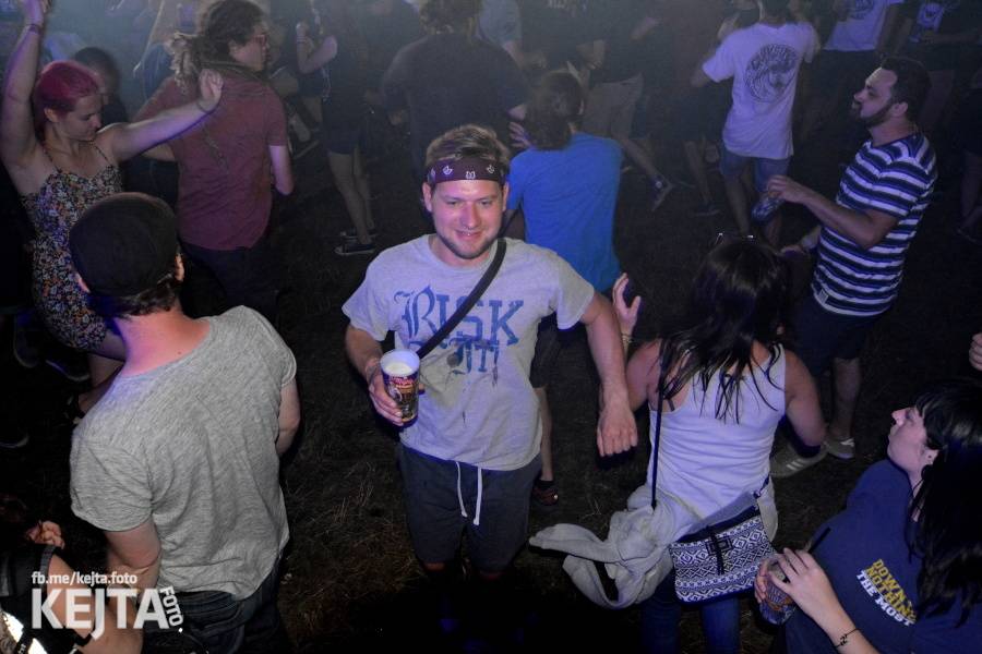 První den Mighty Sounds: V Táboře to rozbalili Zebrahead, Fast Food Orchestra nebo Queens Of Everything