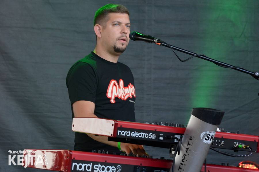 První den Mighty Sounds: V Táboře to rozbalili Zebrahead, Fast Food Orchestra nebo Queens Of Everything