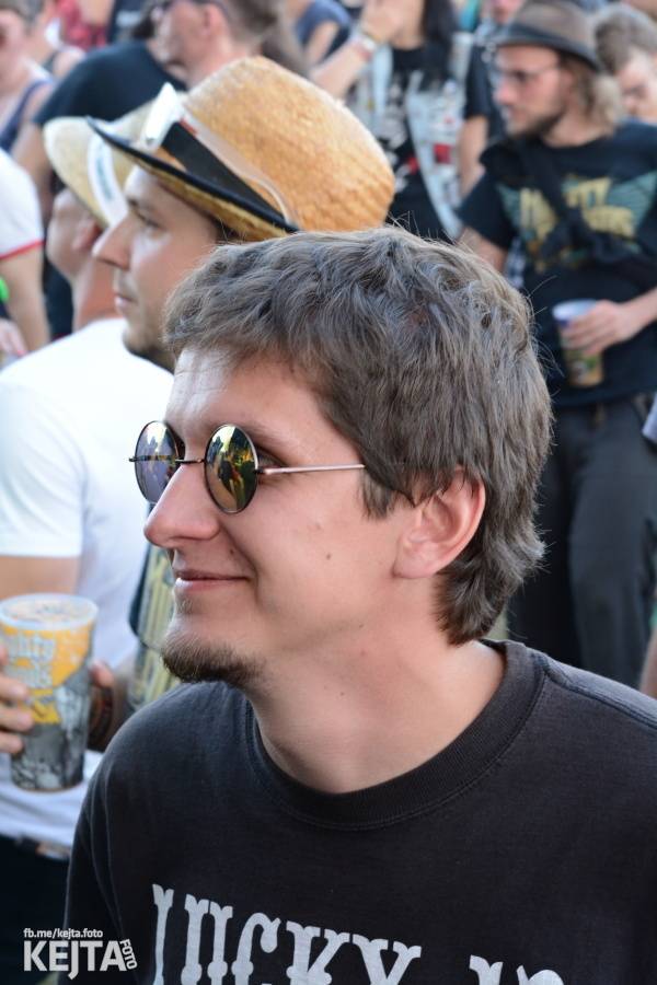 První den Mighty Sounds: V Táboře to rozbalili Zebrahead, Fast Food Orchestra nebo Queens Of Everything