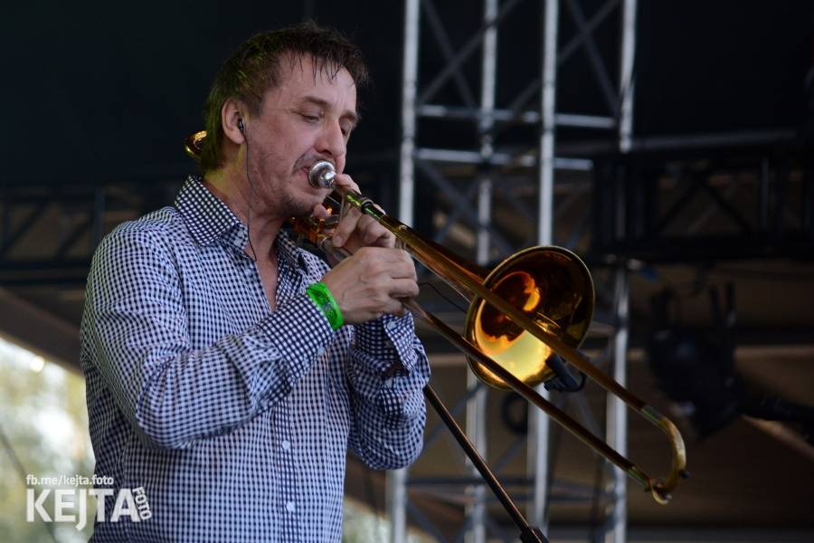 První den Mighty Sounds: V Táboře to rozbalili Zebrahead, Fast Food Orchestra nebo Queens Of Everything