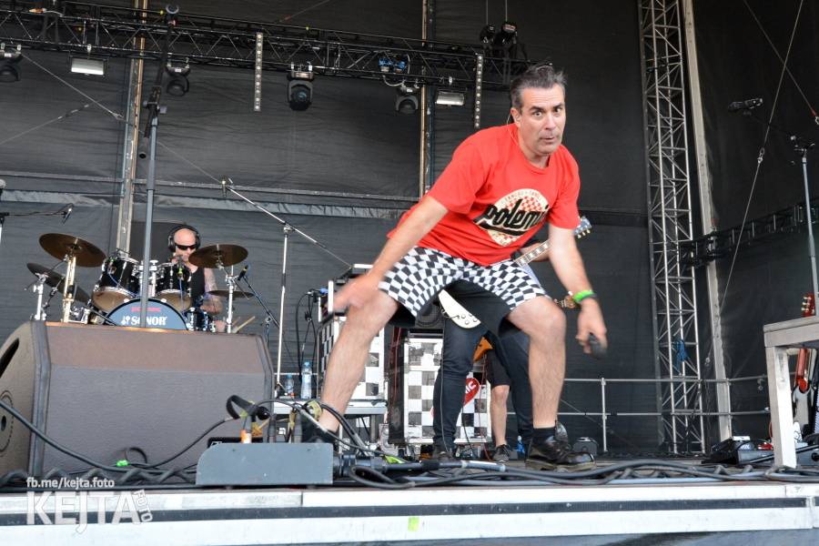 První den Mighty Sounds: V Táboře to rozbalili Zebrahead, Fast Food Orchestra nebo Queens Of Everything