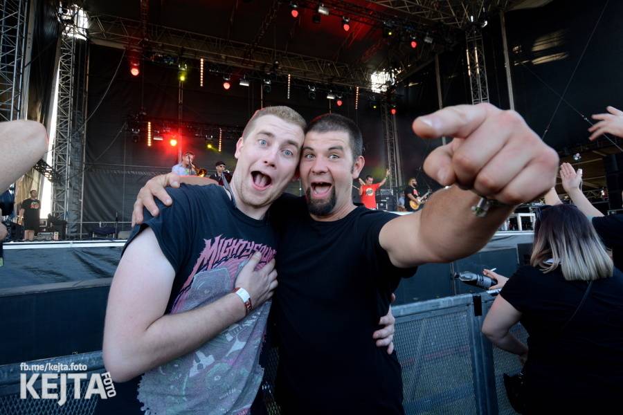 První den Mighty Sounds: V Táboře to rozbalili Zebrahead, Fast Food Orchestra nebo Queens Of Everything