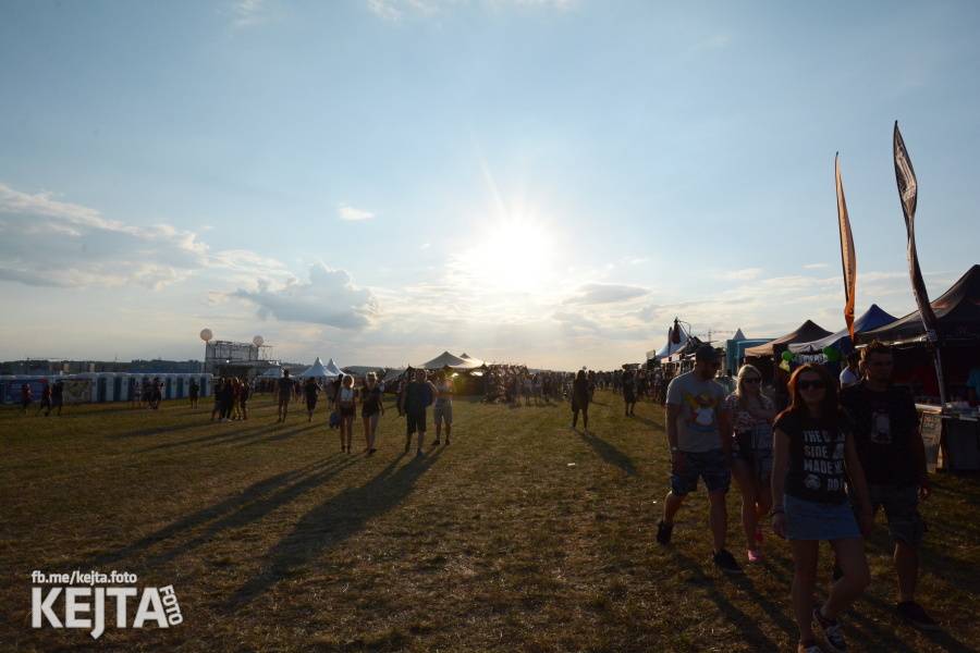 První den Mighty Sounds: V Táboře to rozbalili Zebrahead, Fast Food Orchestra nebo Queens Of Everything