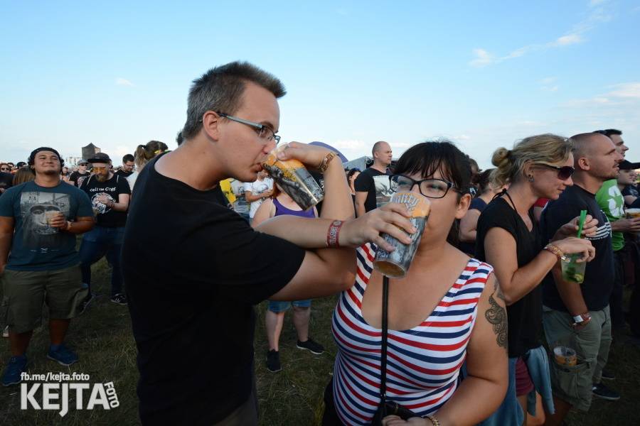 První den Mighty Sounds: V Táboře to rozbalili Zebrahead, Fast Food Orchestra nebo Queens Of Everything