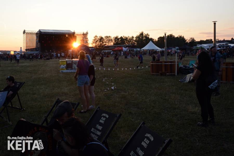 První den Mighty Sounds: V Táboře to rozbalili Zebrahead, Fast Food Orchestra nebo Queens Of Everything