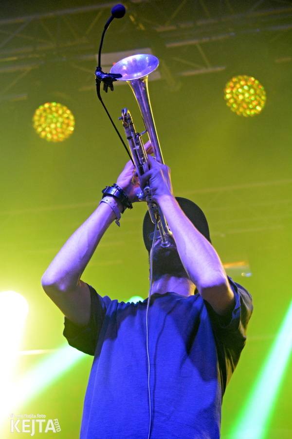 První den Mighty Sounds: V Táboře to rozbalili Zebrahead, Fast Food Orchestra nebo Queens Of Everything