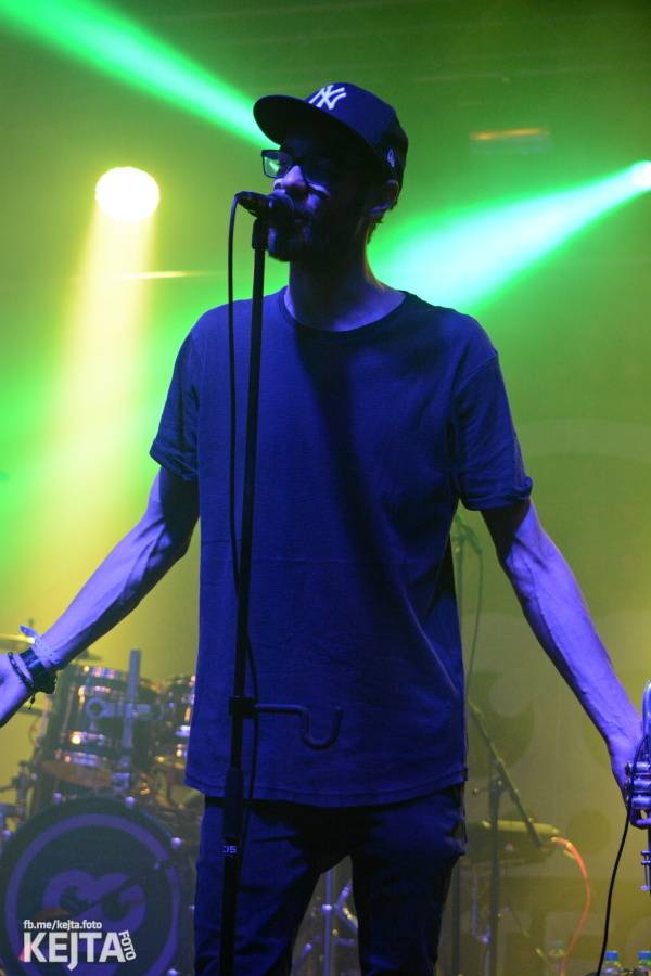 První den Mighty Sounds: V Táboře to rozbalili Zebrahead, Fast Food Orchestra nebo Queens Of Everything