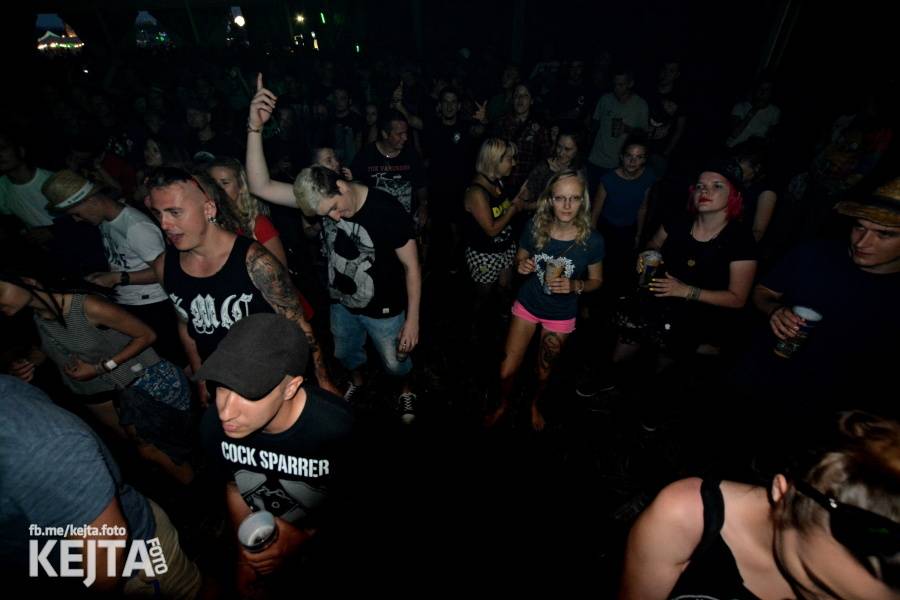 První den Mighty Sounds: V Táboře to rozbalili Zebrahead, Fast Food Orchestra nebo Queens Of Everything