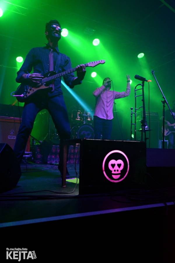 První den Mighty Sounds: V Táboře to rozbalili Zebrahead, Fast Food Orchestra nebo Queens Of Everything