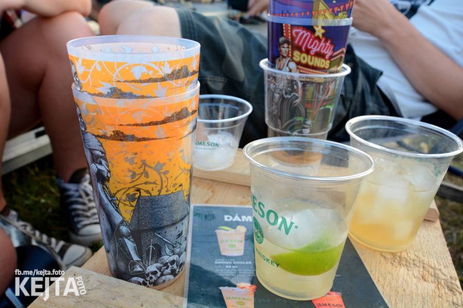 První den Mighty Sounds: V Táboře to rozbalili Zebrahead, Fast Food Orchestra nebo Queens Of Everything