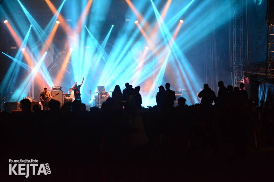 První den Mighty Sounds: V Táboře to rozbalili Zebrahead, Fast Food Orchestra nebo Queens Of Everything