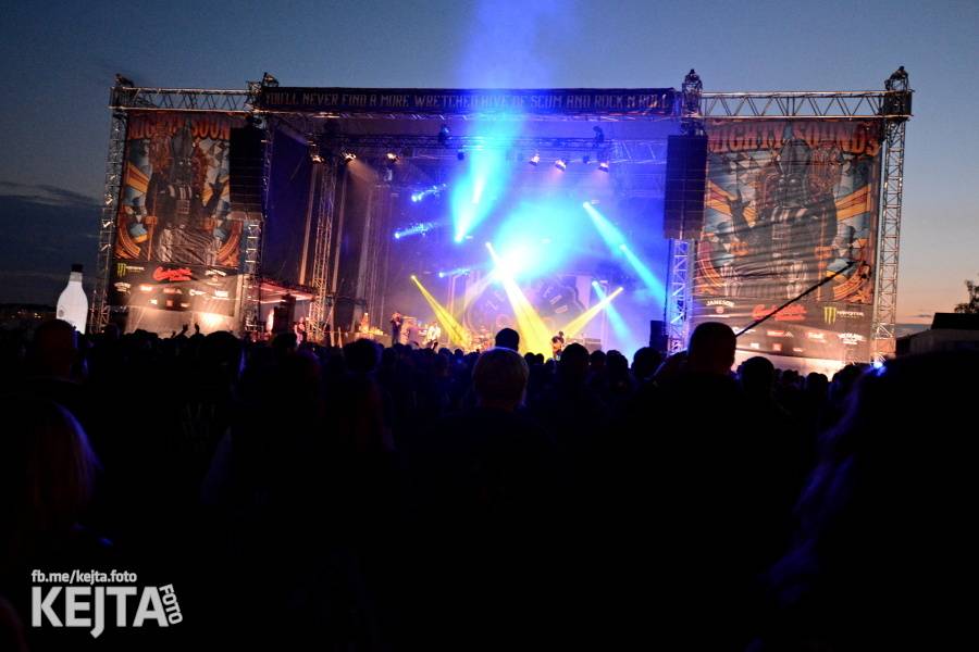 První den Mighty Sounds: V Táboře to rozbalili Zebrahead, Fast Food Orchestra nebo Queens Of Everything