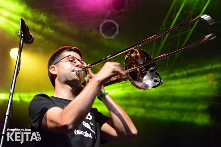 První den Mighty Sounds: V Táboře to rozbalili Zebrahead, Fast Food Orchestra nebo Queens Of Everything