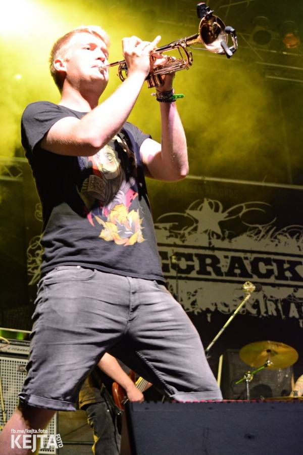 První den Mighty Sounds: V Táboře to rozbalili Zebrahead, Fast Food Orchestra nebo Queens Of Everything