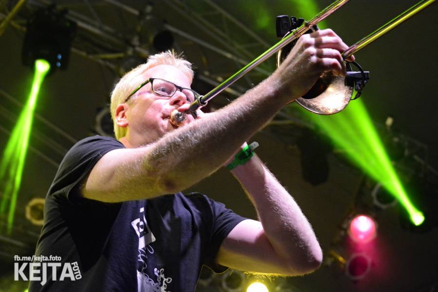 První den Mighty Sounds: V Táboře to rozbalili Zebrahead, Fast Food Orchestra nebo Queens Of Everything