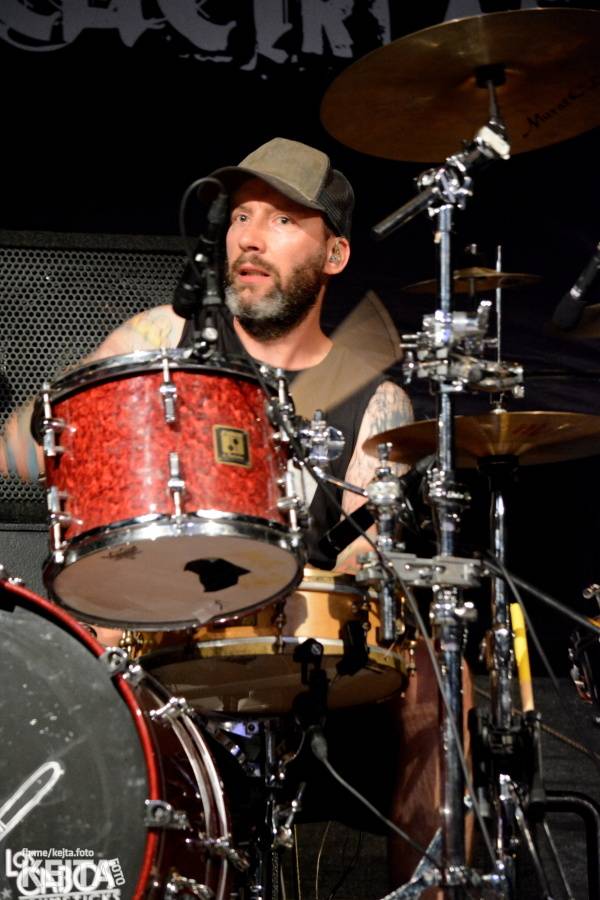 První den Mighty Sounds: V Táboře to rozbalili Zebrahead, Fast Food Orchestra nebo Queens Of Everything