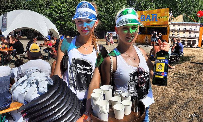 Kabát na LétoFestu v Pardubicích rozbalil velkolepou show, zahráli i Anna K. nebo Marek Ztracený