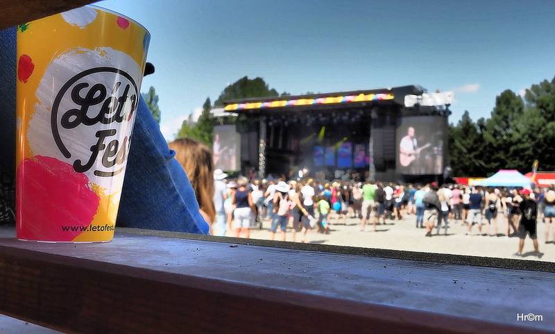 Kabát na LétoFestu v Pardubicích rozbalil velkolepou show, zahráli i Anna K. nebo Marek Ztracený