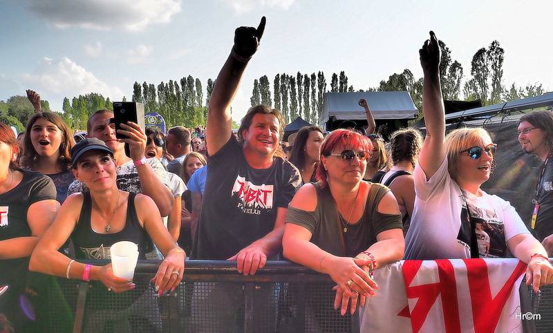 Kabát na LétoFestu v Pardubicích rozbalil velkolepou show, zahráli i Anna K. nebo Marek Ztracený