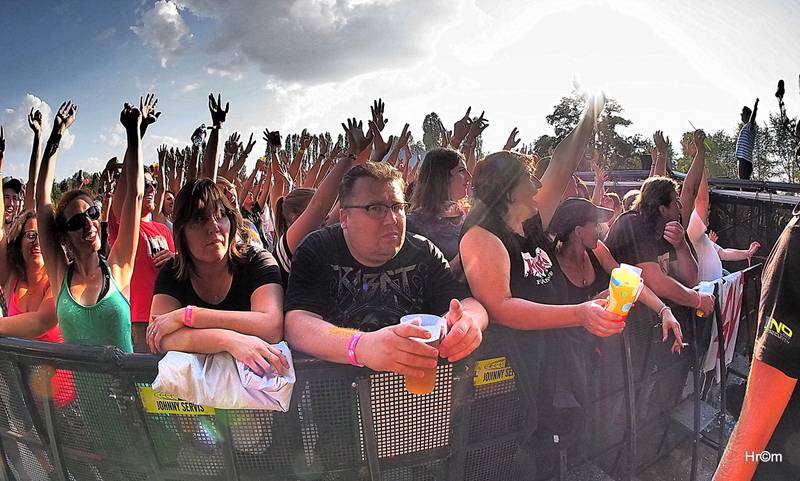 Kabát na LétoFestu v Pardubicích rozbalil velkolepou show, zahráli i Anna K. nebo Marek Ztracený