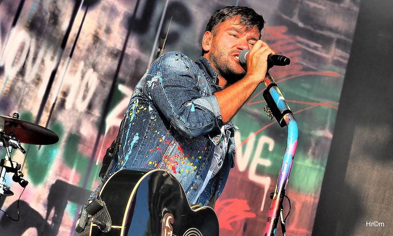 Kabát na LétoFestu v Pardubicích rozbalil velkolepou show, zahráli i Anna K. nebo Marek Ztracený