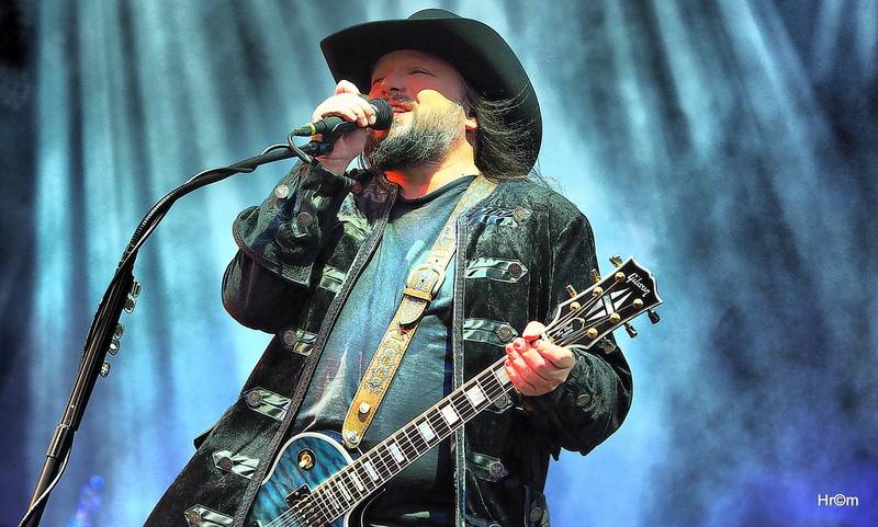 Kabát na LétoFestu v Pardubicích rozbalil velkolepou show, zahráli i Anna K. nebo Marek Ztracený