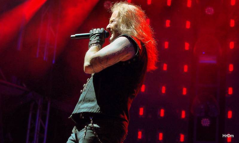 Kabát na LétoFestu v Pardubicích rozbalil velkolepou show, zahráli i Anna K. nebo Marek Ztracený