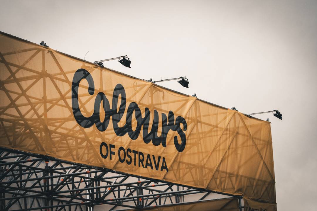Propršený první den Colours Of Ostrava roztančili N.E.R.D. s Pharrellem Williamsem