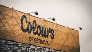 Propršený první den Colours Of Ostrava roztančili N.E.R.D. s Pharrellem Williamsem