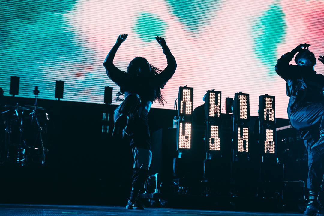 Propršený první den Colours Of Ostrava roztančili N.E.R.D. s Pharrellem Williamsem