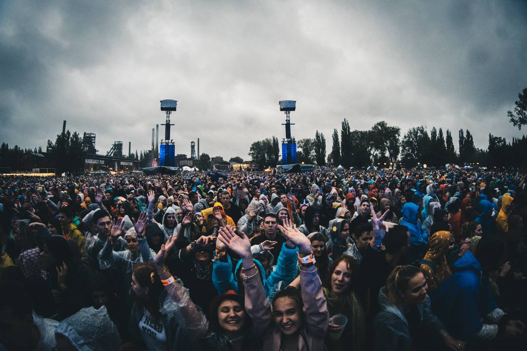 Propršený první den Colours Of Ostrava roztančili N.E.R.D. s Pharrellem Williamsem