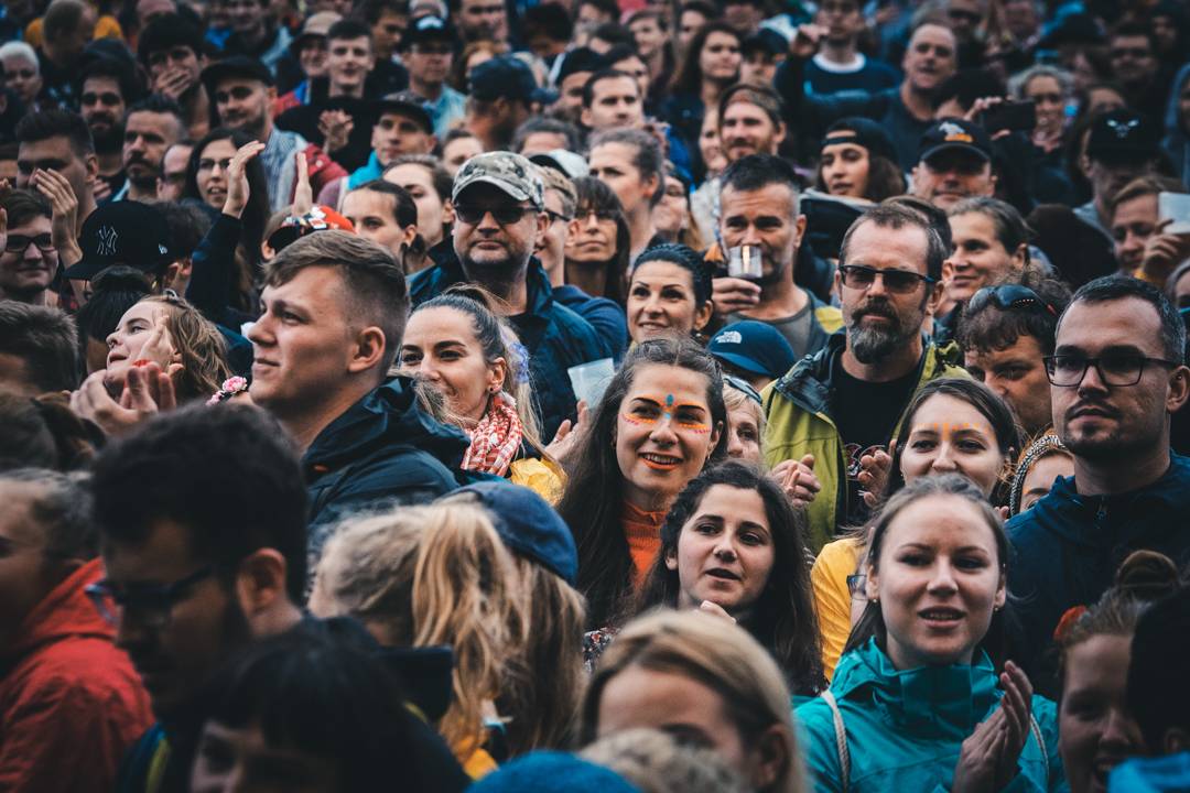 Propršený první den Colours Of Ostrava roztančili N.E.R.D. s Pharrellem Williamsem